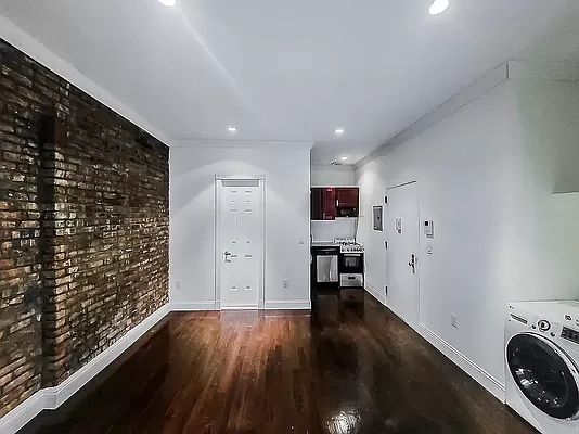 338 East 55th Street - Photo 4