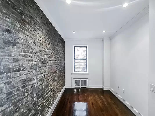 338 East 55th Street - Photo 1