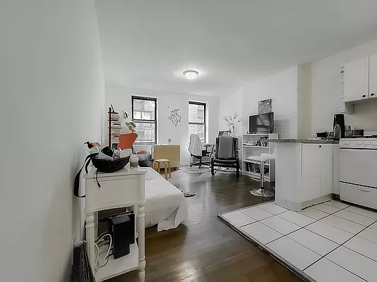 342 East 55th Street - Photo 1