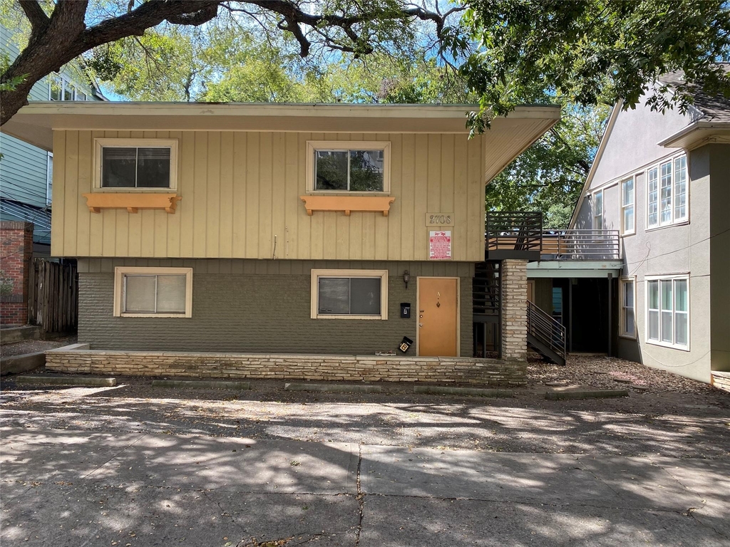 2708 Salado St - Photo 1