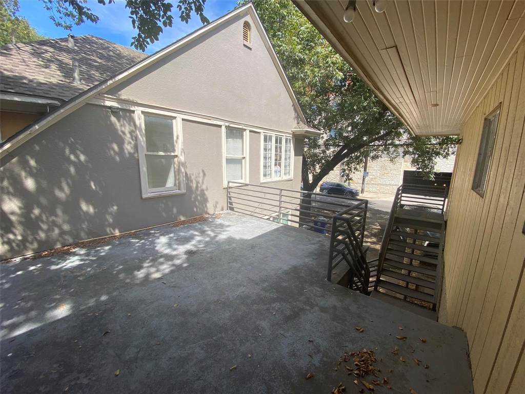 2708 Salado St - Photo 8