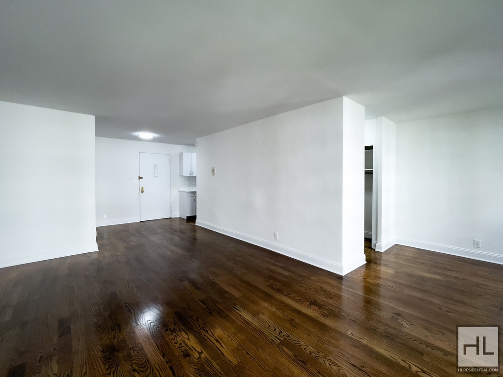 East 89 Street - Photo 2