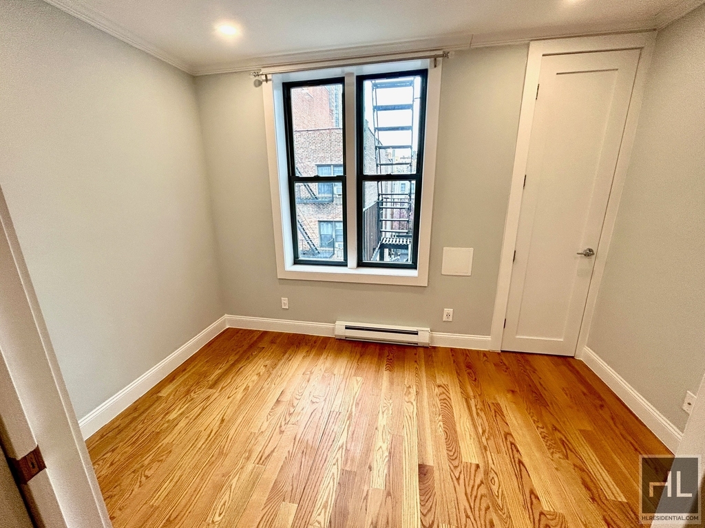 East 80th Street - Photo 11