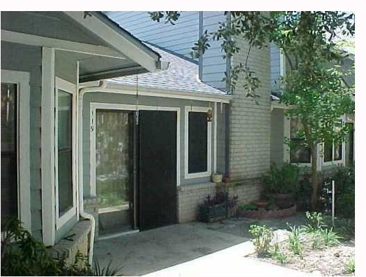 2001 Parker Ln - Photo 2