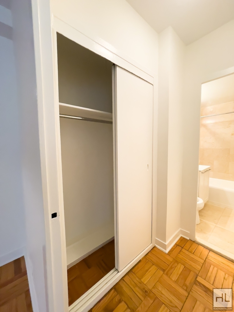 East 55 Street - Photo 12