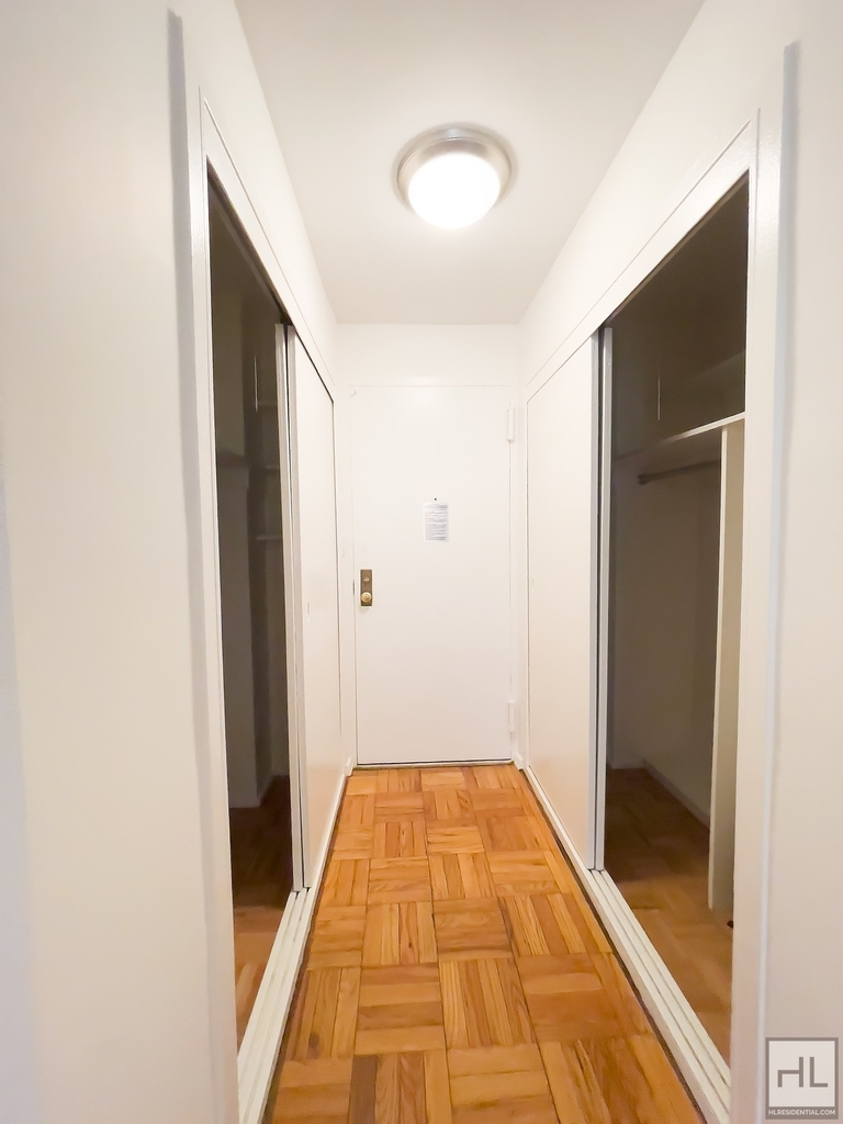 East 55 Street - Photo 13