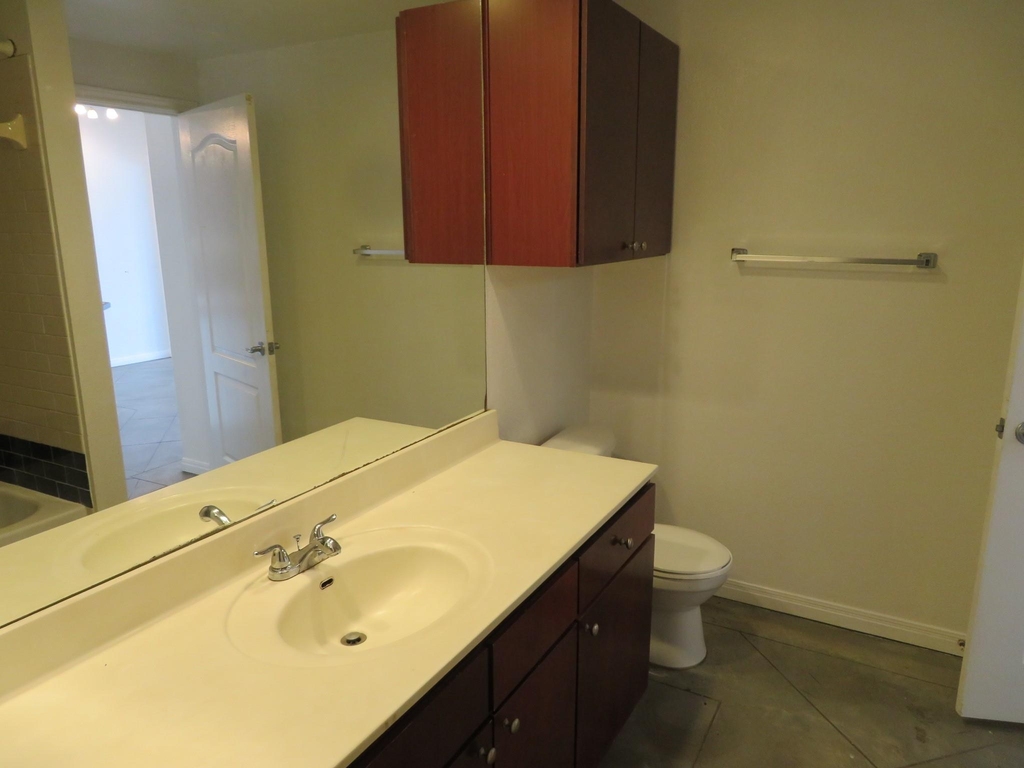 2505 San Gabriel St - Photo 5