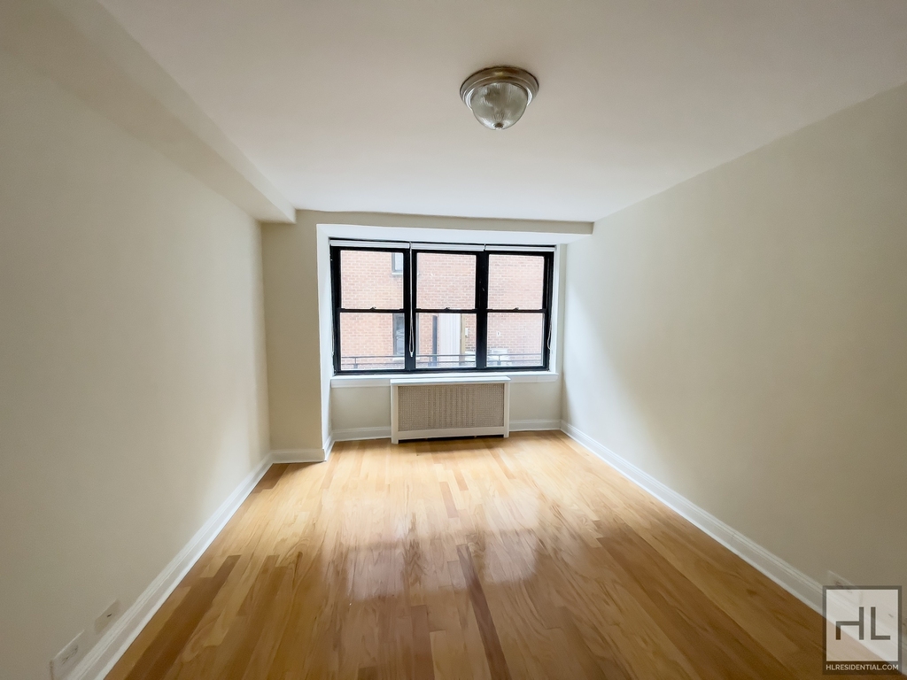 East 57th Street - Photo 9