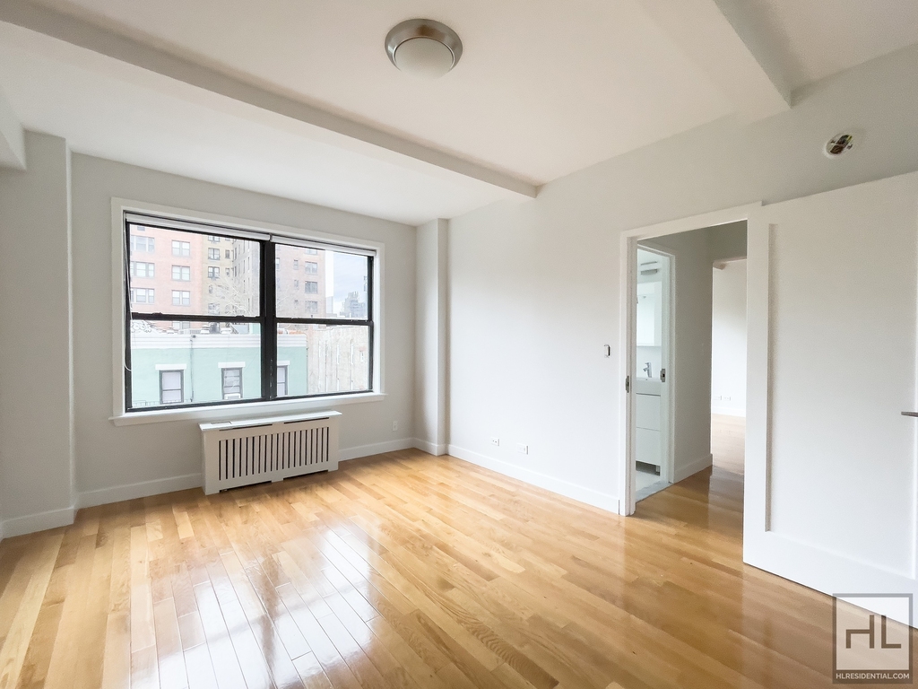 East 58th Street - Photo 12