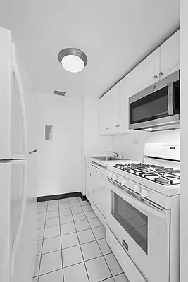 141 East 33rd Street - Photo 9