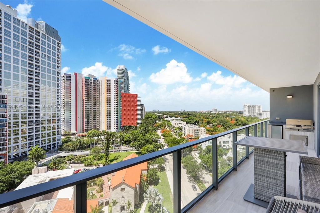 1451 Brickell Ave - Photo 2