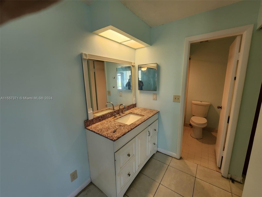 2501 Nw 56th Ave - Photo 11