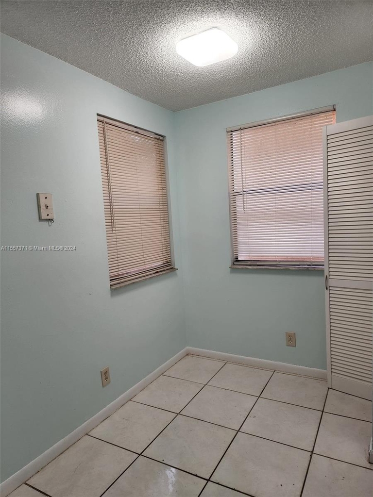 2501 Nw 56th Ave - Photo 6