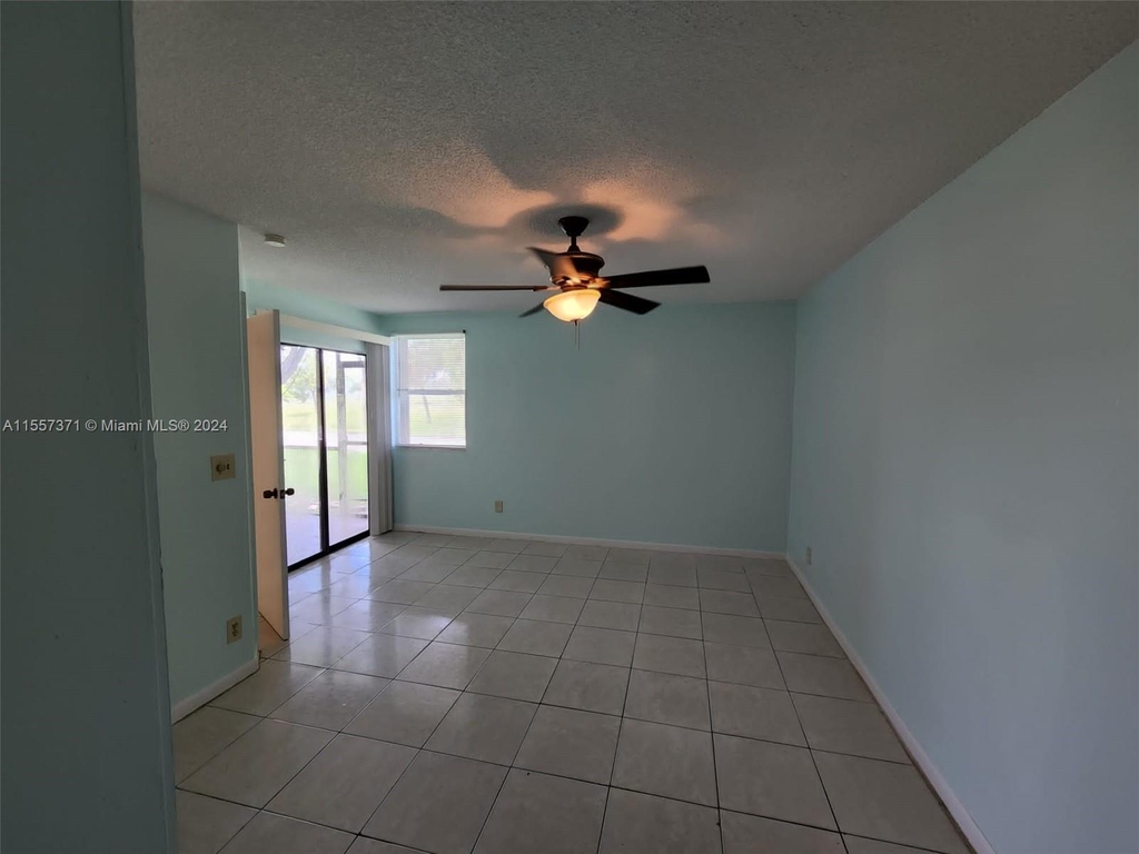 2501 Nw 56th Ave - Photo 13