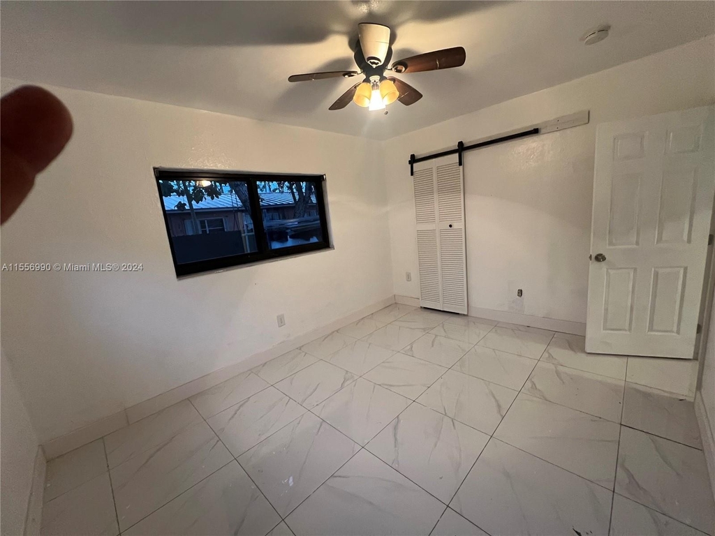 510 Sw 10th Ave - Photo 2