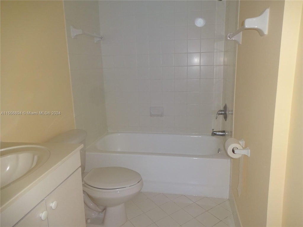 3385 Ne 10th St - Photo 13