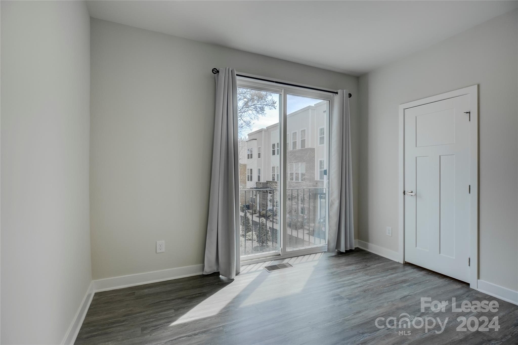 252 Parkwood Avenue - Photo 5