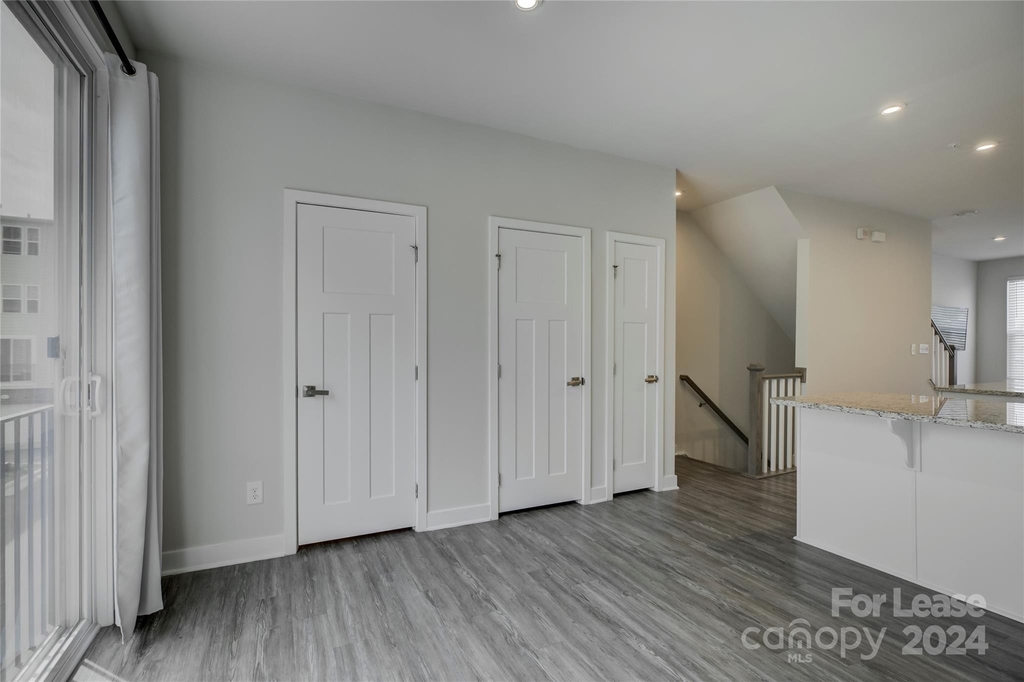 252 Parkwood Avenue - Photo 6