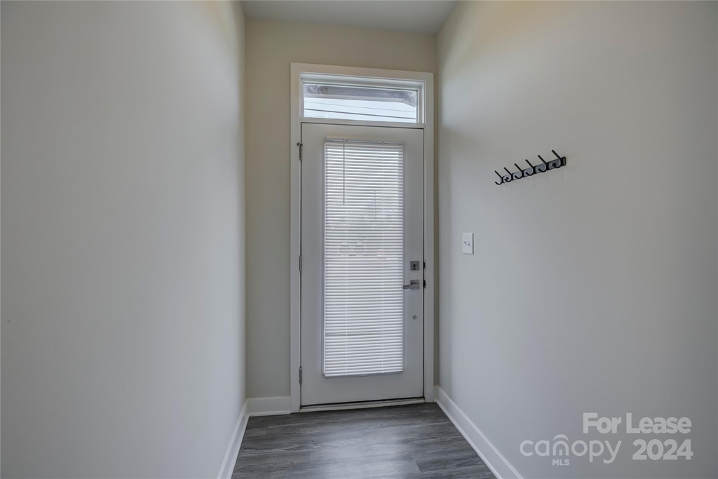 252 Parkwood Avenue - Photo 2