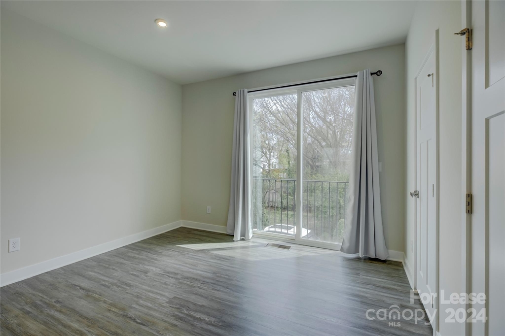 252 Parkwood Avenue - Photo 4