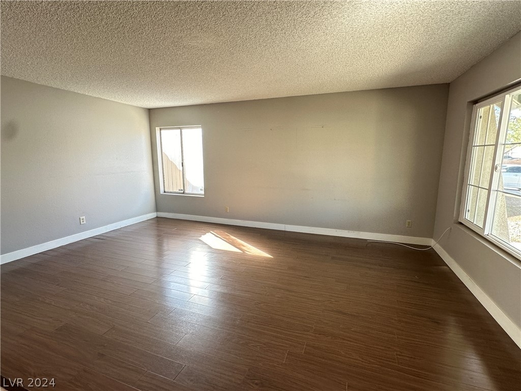 4036 Bridgeview Circle - Photo 2