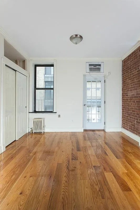 210 East 25th Street - Photo 2