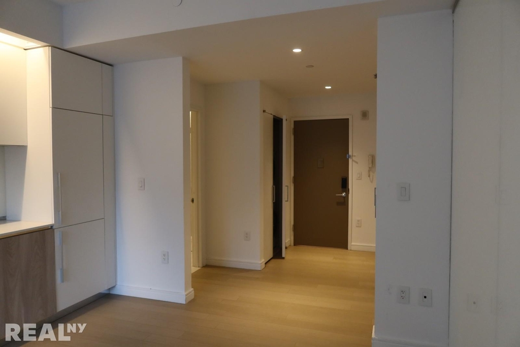 572 Eleventh Avenue - Photo 7