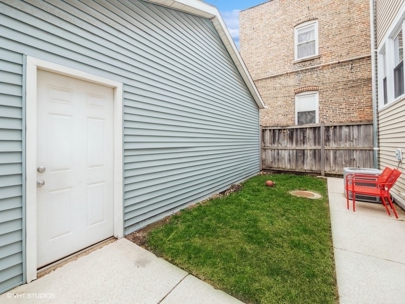 3352 N Hamlin Avenue - Photo 17