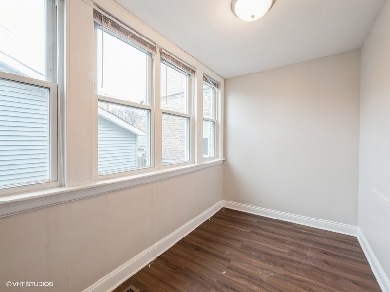 3352 N Hamlin Avenue - Photo 9