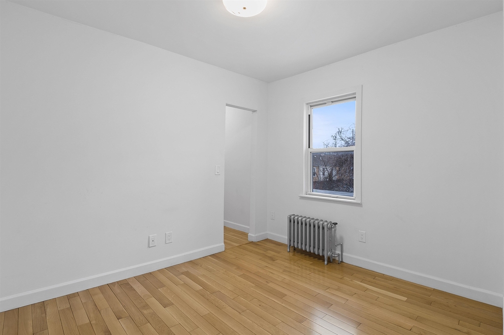 383 Monmouth St - Photo 6