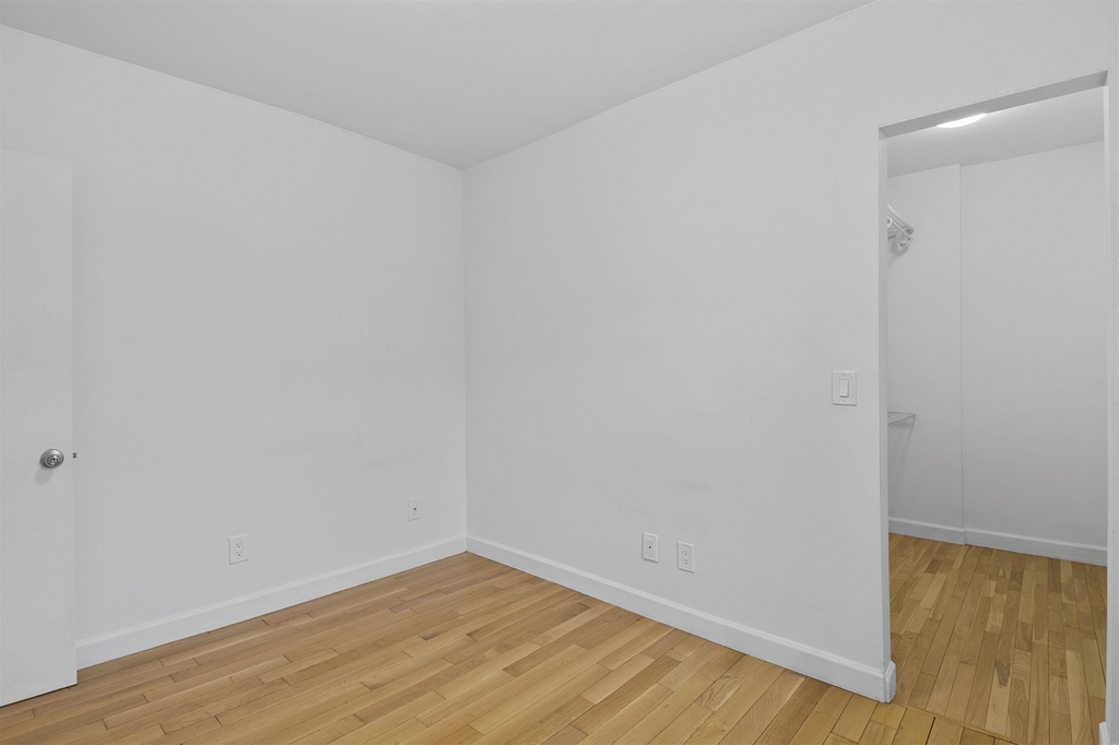 383 Monmouth St - Photo 9