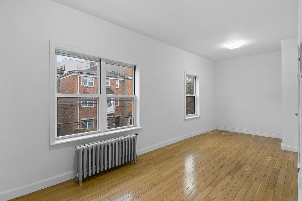 383 Monmouth St - Photo 4