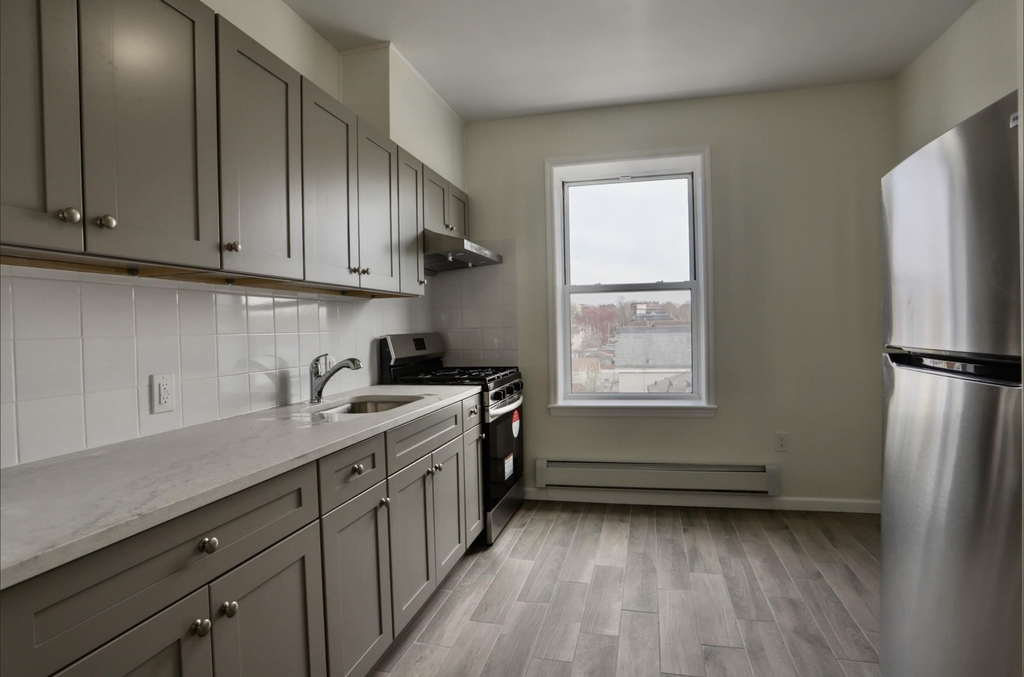 404 Stegman Parkway - Photo 1