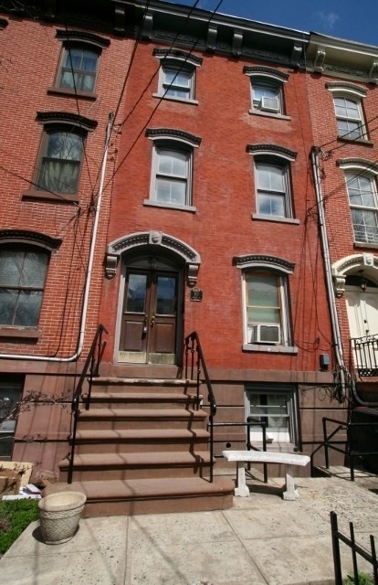 142 Sussex St - Photo 0