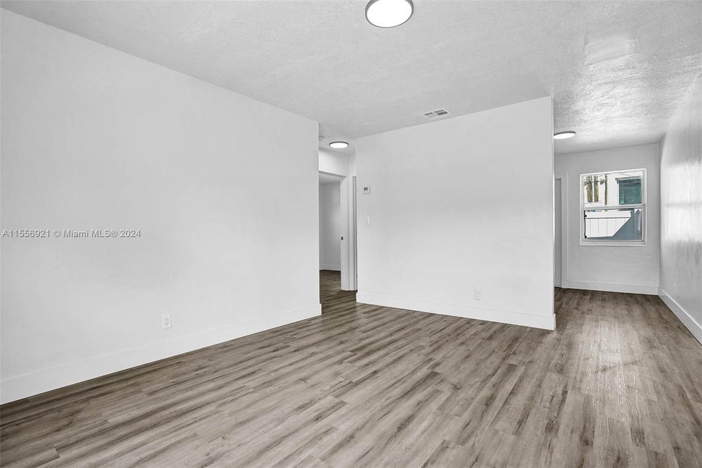 1300 Ne 2nd Ave - Photo 2