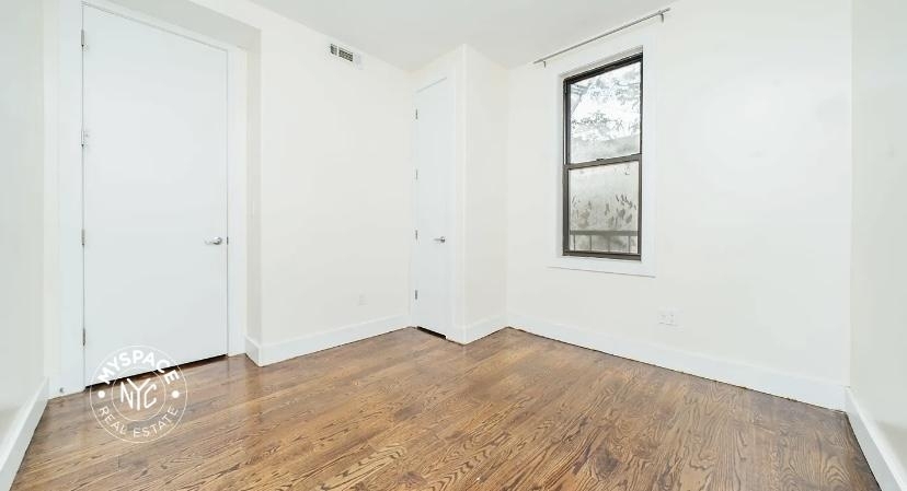 435 Bleecker St - Photo 5