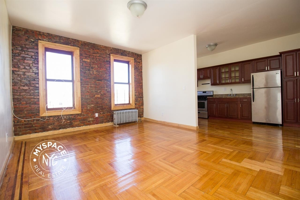 947 Montgomery St - Photo 3