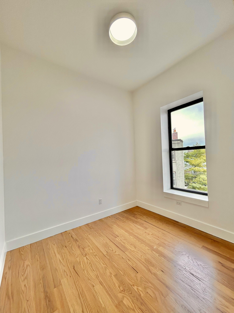 1027 Putnam Avenue - Photo 1