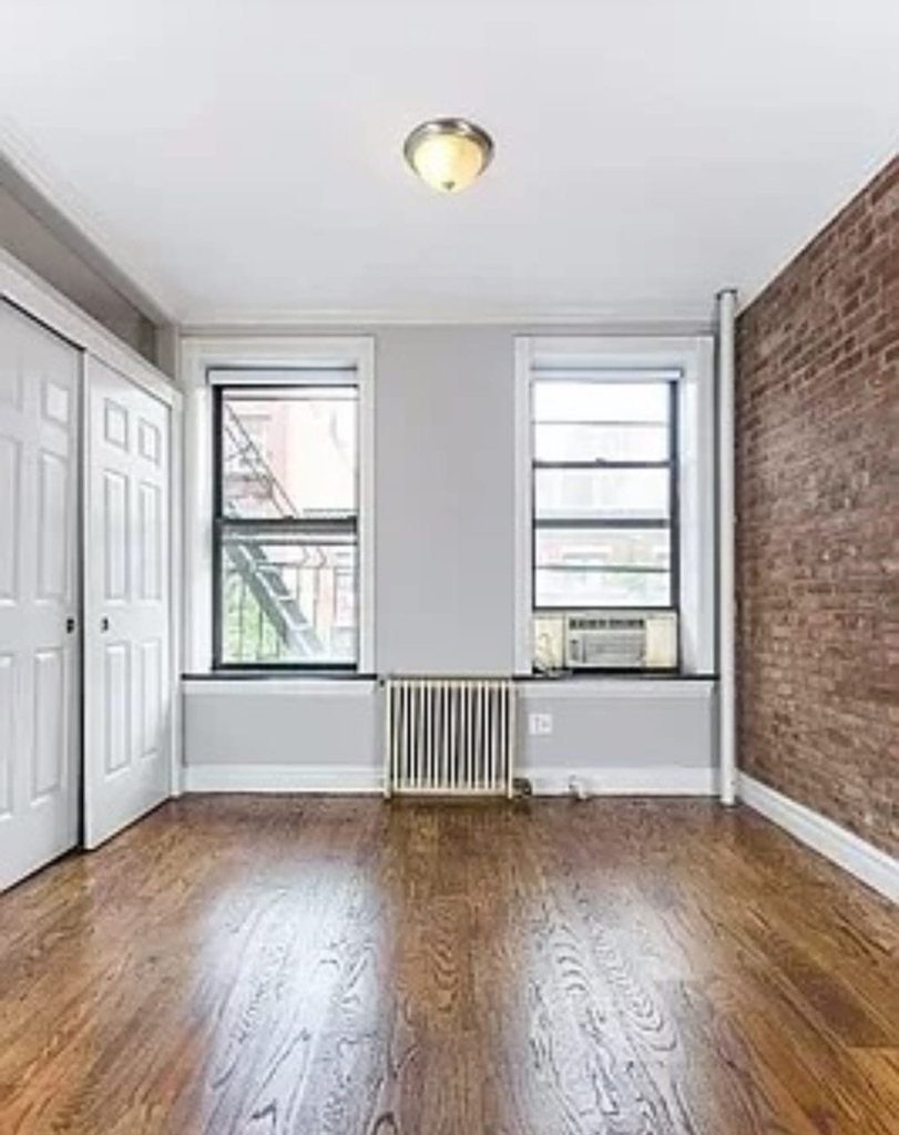 382 East 10th Street - Photo 4