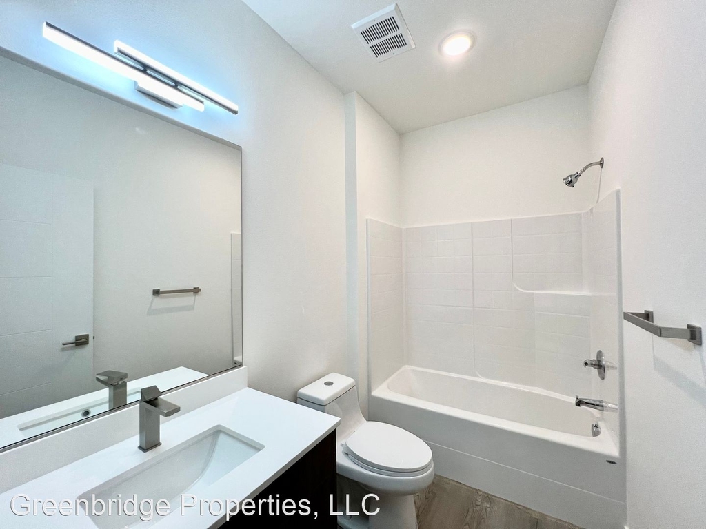 232 Ne 61st Ave. - Photo 2