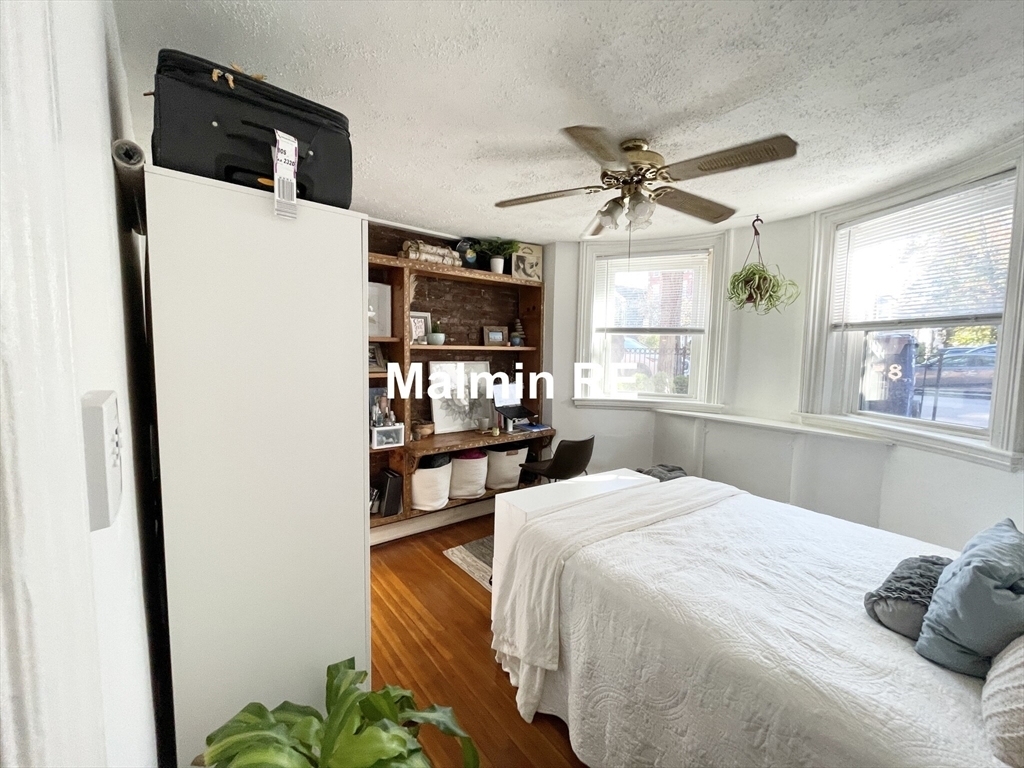 748 East 4th St - Photo 3