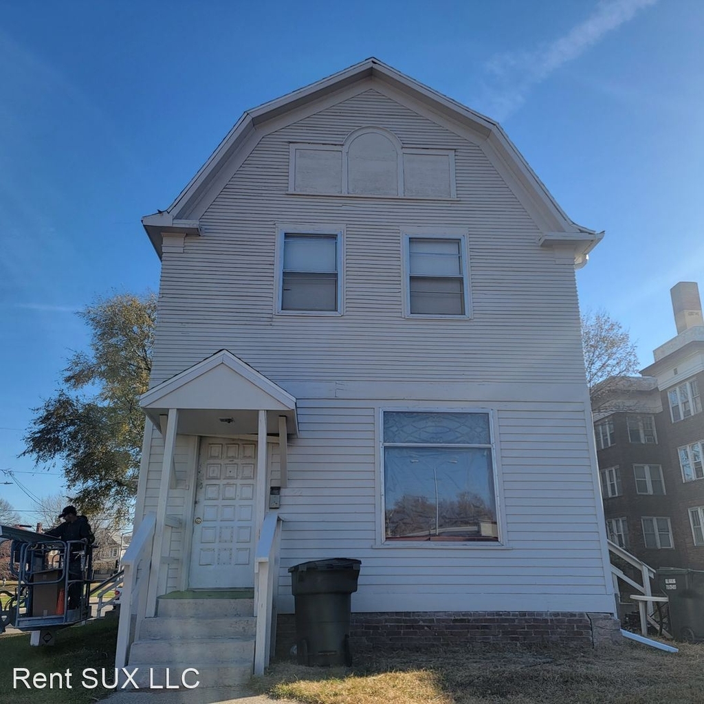 1722 Nebraska St - Photo 0