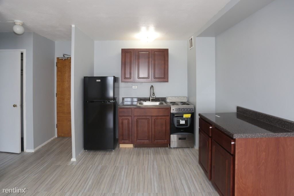 7333 N. Ridge, Unit C205 - Photo 2