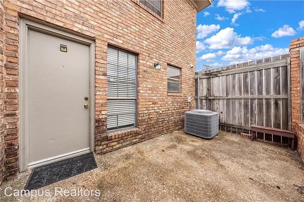 1298 Speight - Photo 1