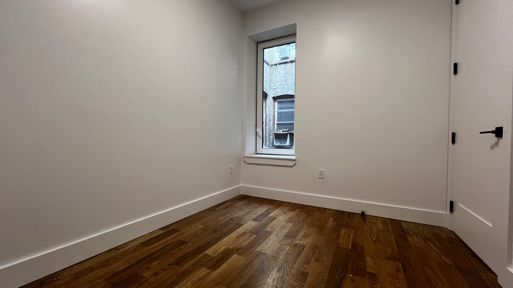 123 Linden Boulevard - Photo 2