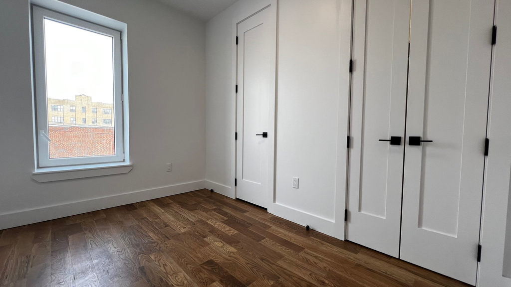 123 Linden Boulevard - Photo 4