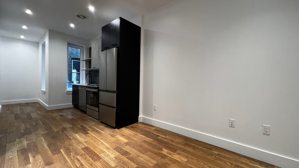 123 Linden Boulevard - Photo 5