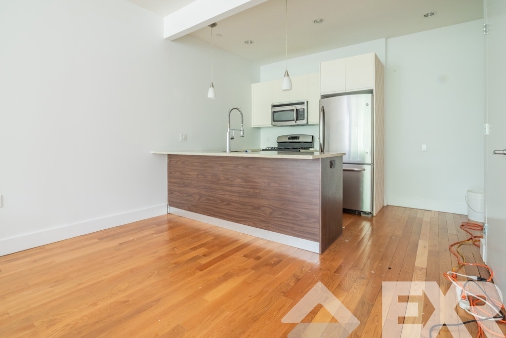 836 Bergen Street - Photo 0