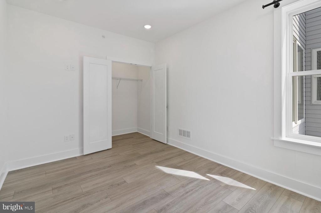 2547 Frankford Ave - Photo 8