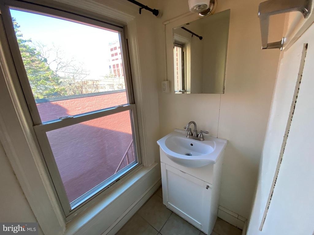 29 E James St - Photo 7